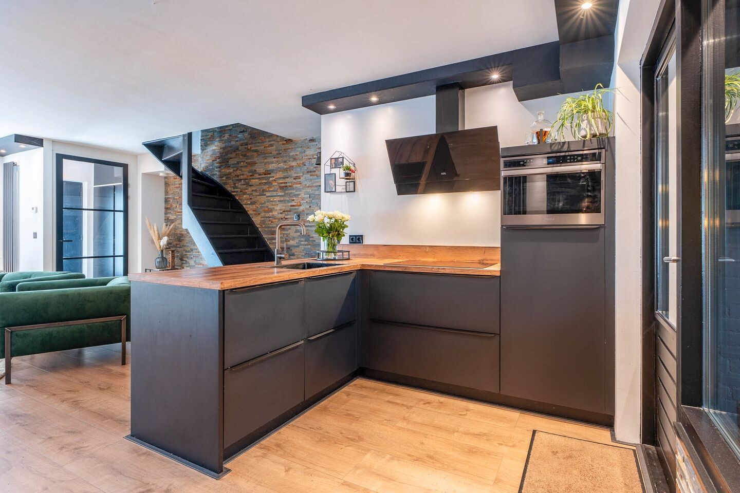 Tussenwoning te koop: Elzenbroek 73, Breda