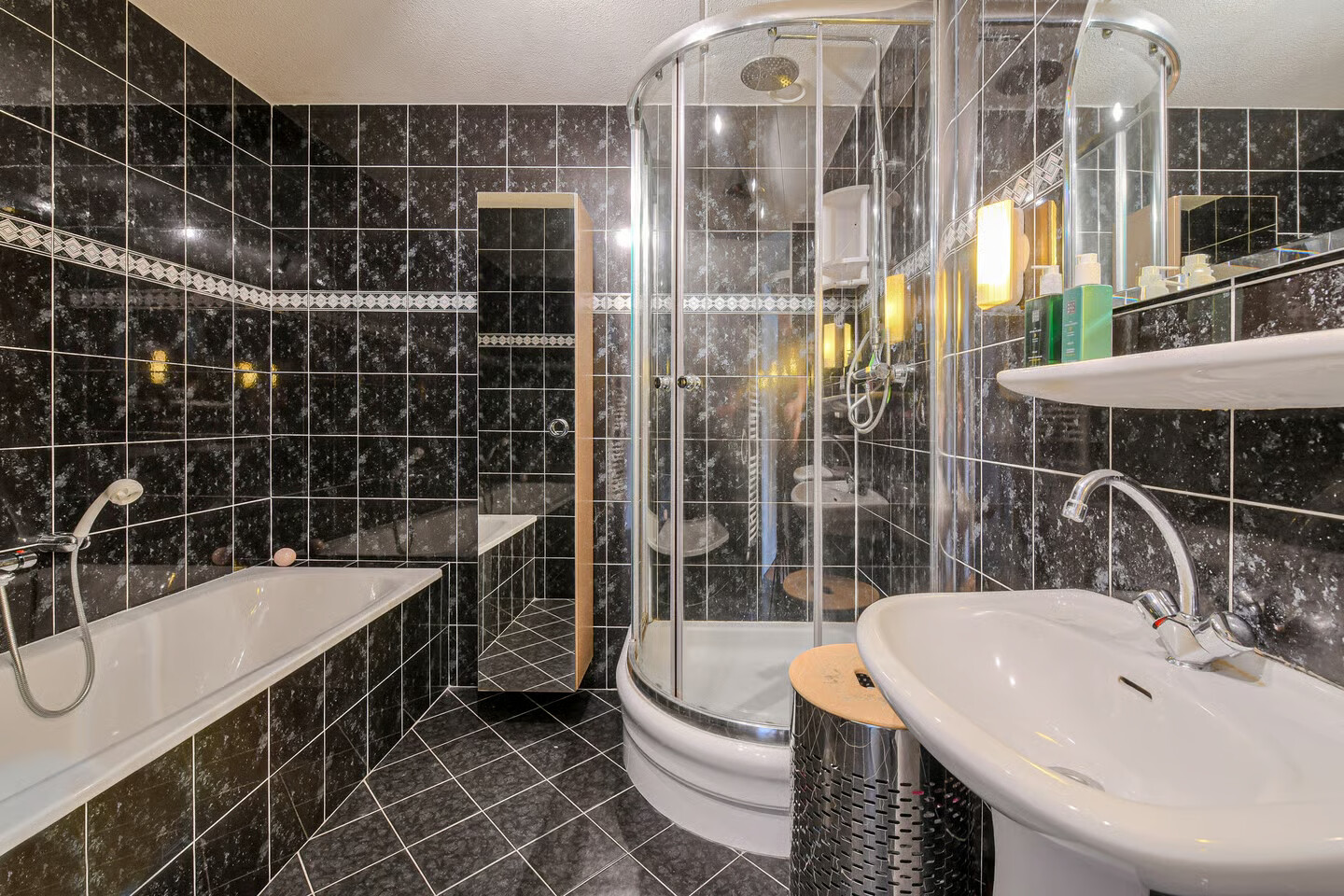 Tussenwoning te koop: Laag Zand 17, Breda