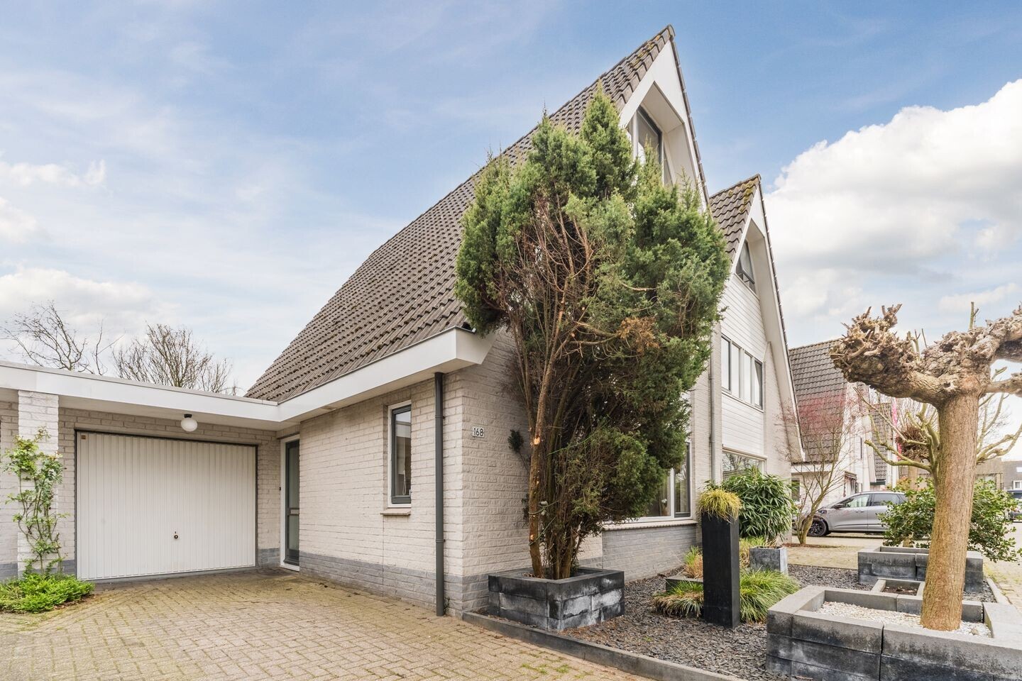 Tussenwoning te koop: Overkroetenlaan 168, Breda