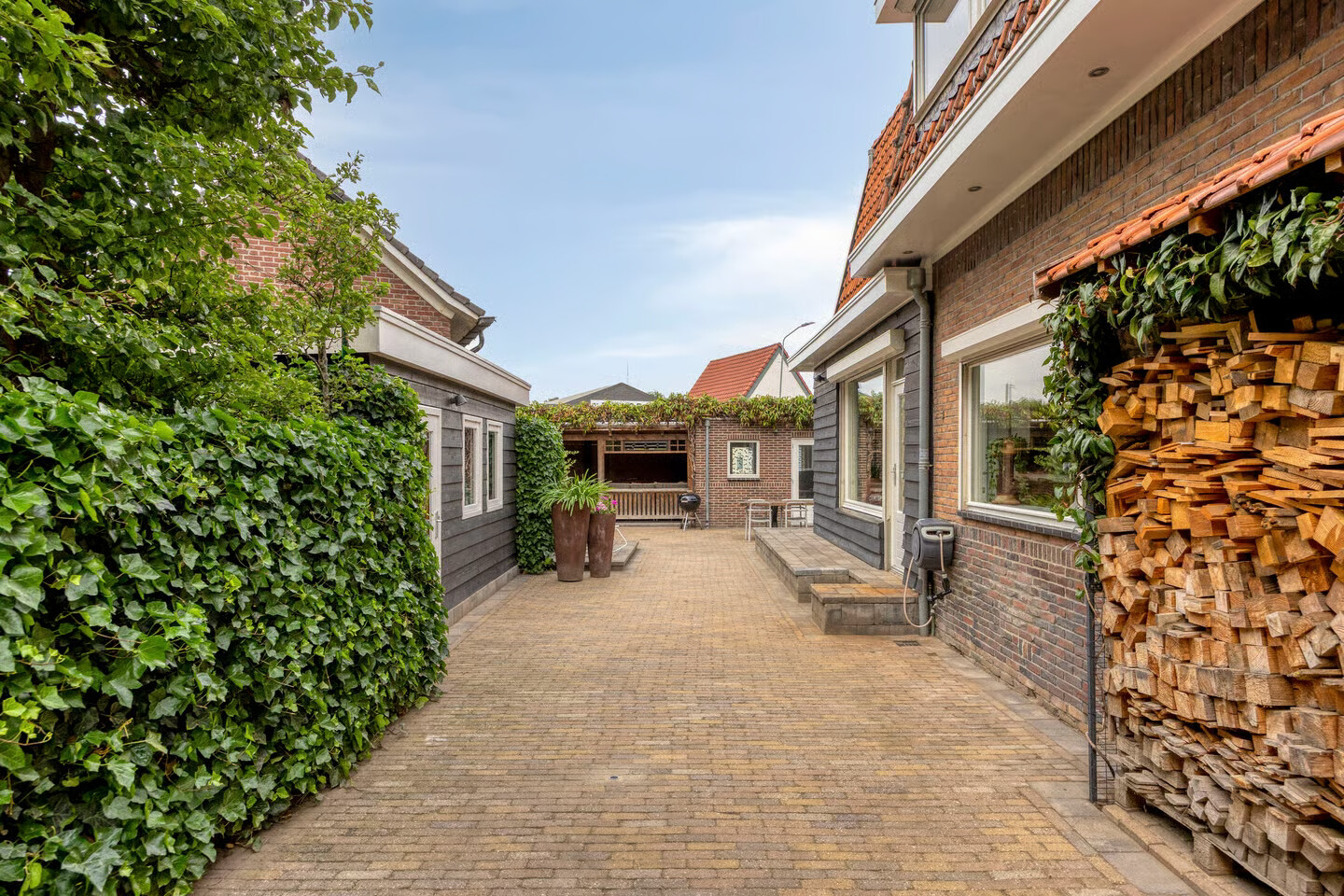 Twee-onder-één-kap te koop: Terheijdenseweg 225, Breda