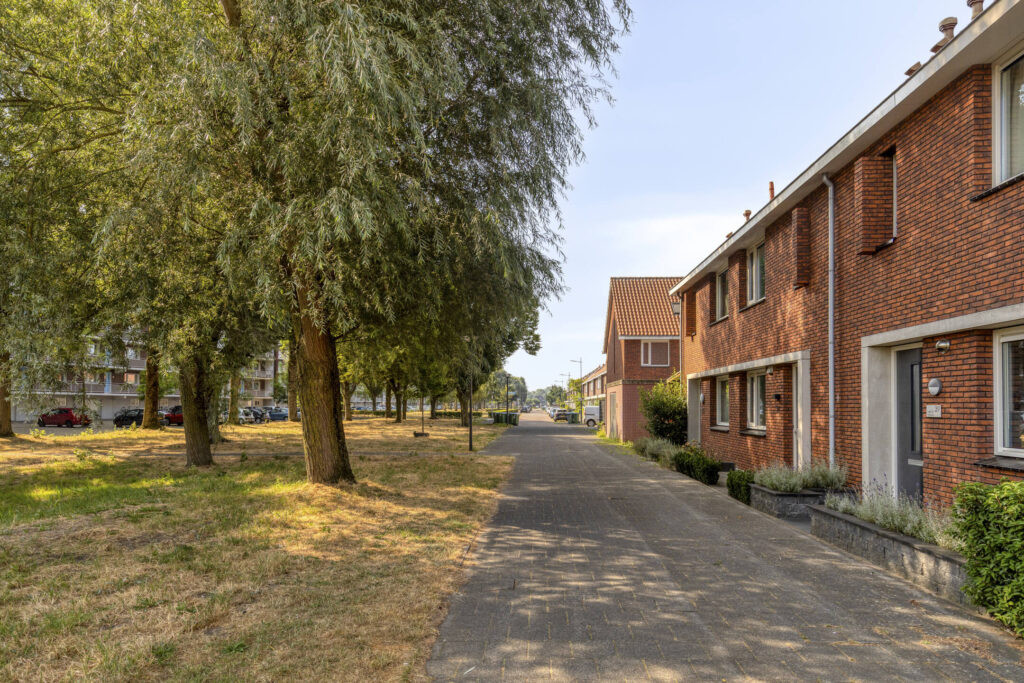 Tussenwoning te koop: Daniël Marotstraat 37, Breda
