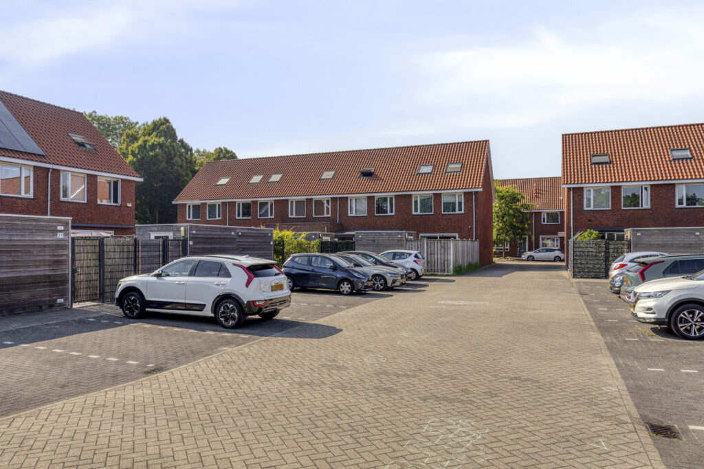 Tussenwoning te koop: Daniël Marotstraat 37, Breda