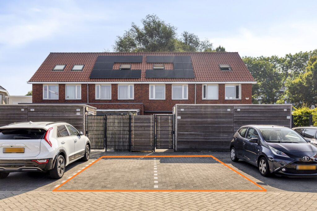 Tussenwoning te koop: Daniël Marotstraat 37, Breda