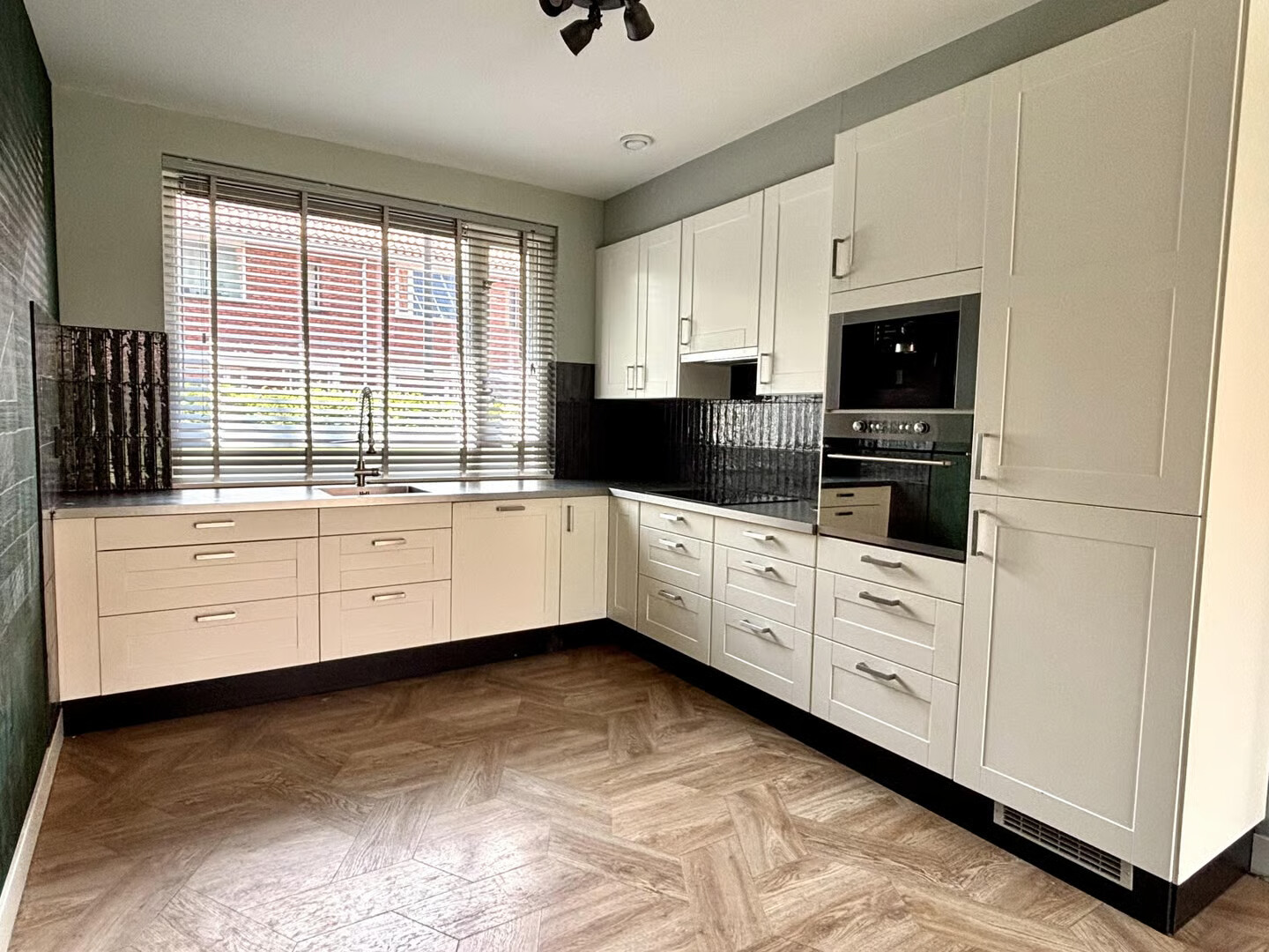 Tussenwoning te koop: Pieter de Swartstraat 15, Breda