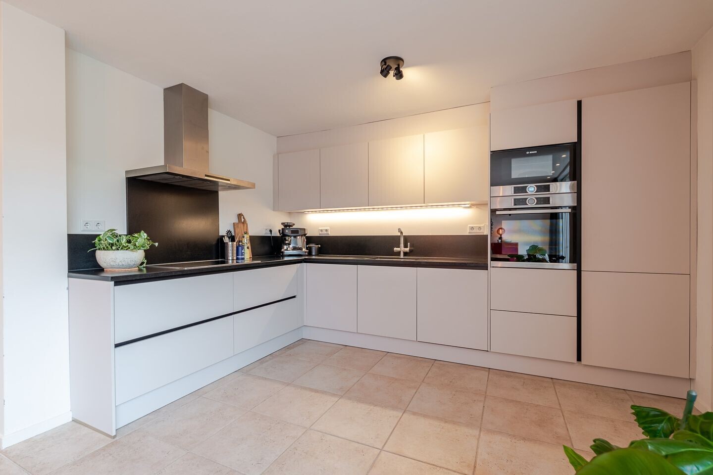 Hoekwoning te koop: Molenstraat 1, Prinsenbeek