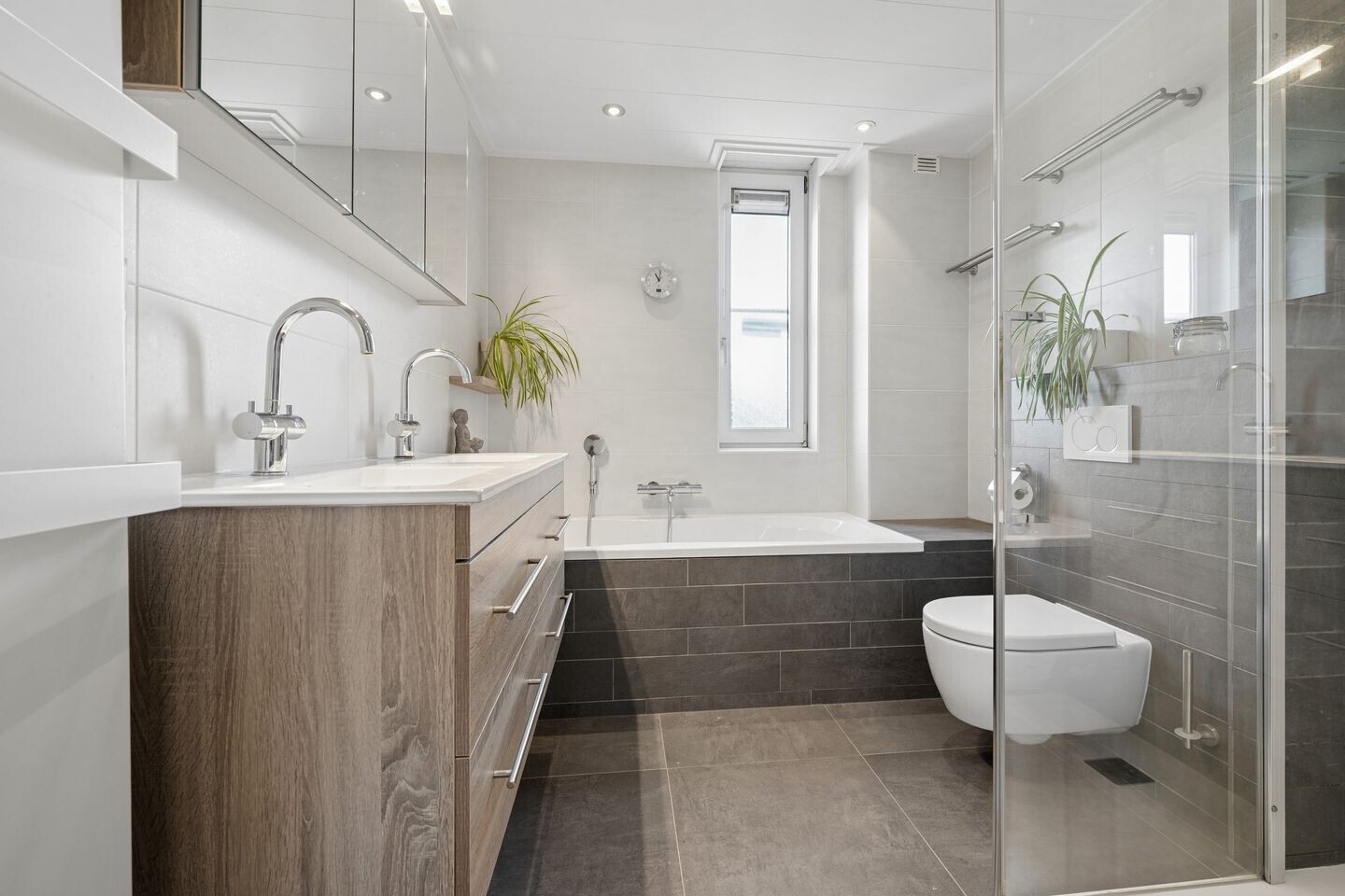 Tussenwoning te koop: Veldbies 41, Terheijden