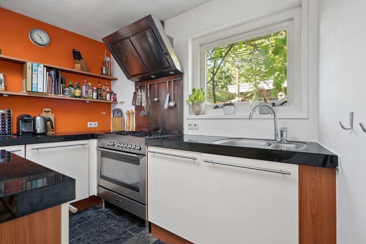 Tussenwoning te koop: Veldbies 41, Terheijden