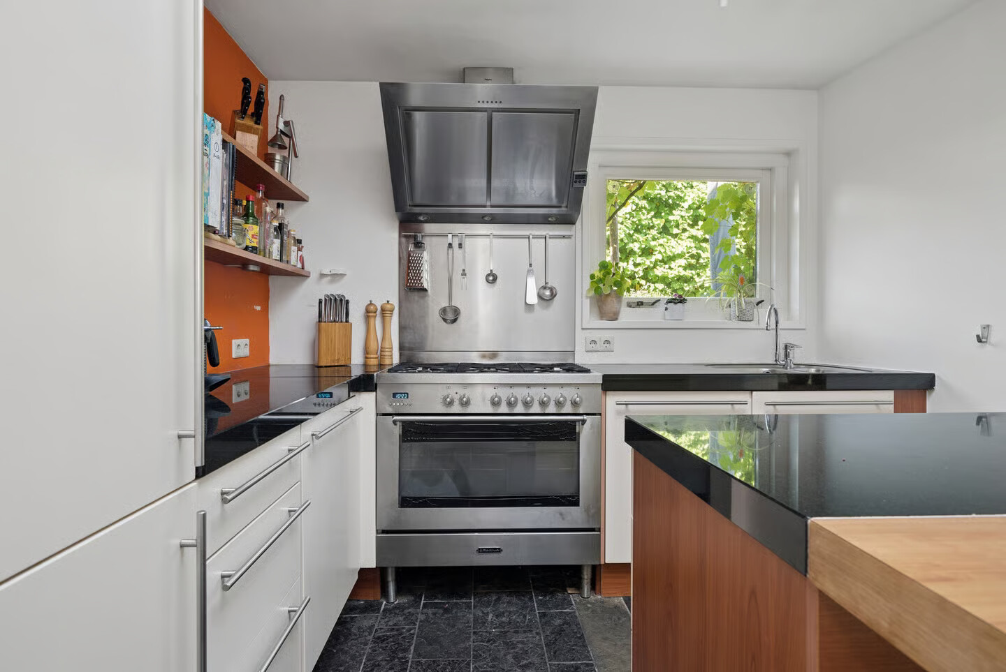 Tussenwoning te koop: Veldbies 41, Terheijden