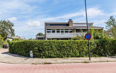 Donkerstraat 9