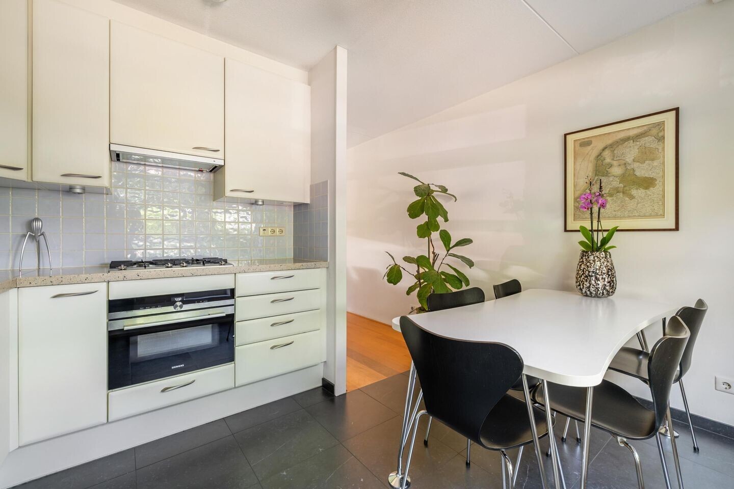Tussenwoning te koop: Valkenlaar 31, Bavel