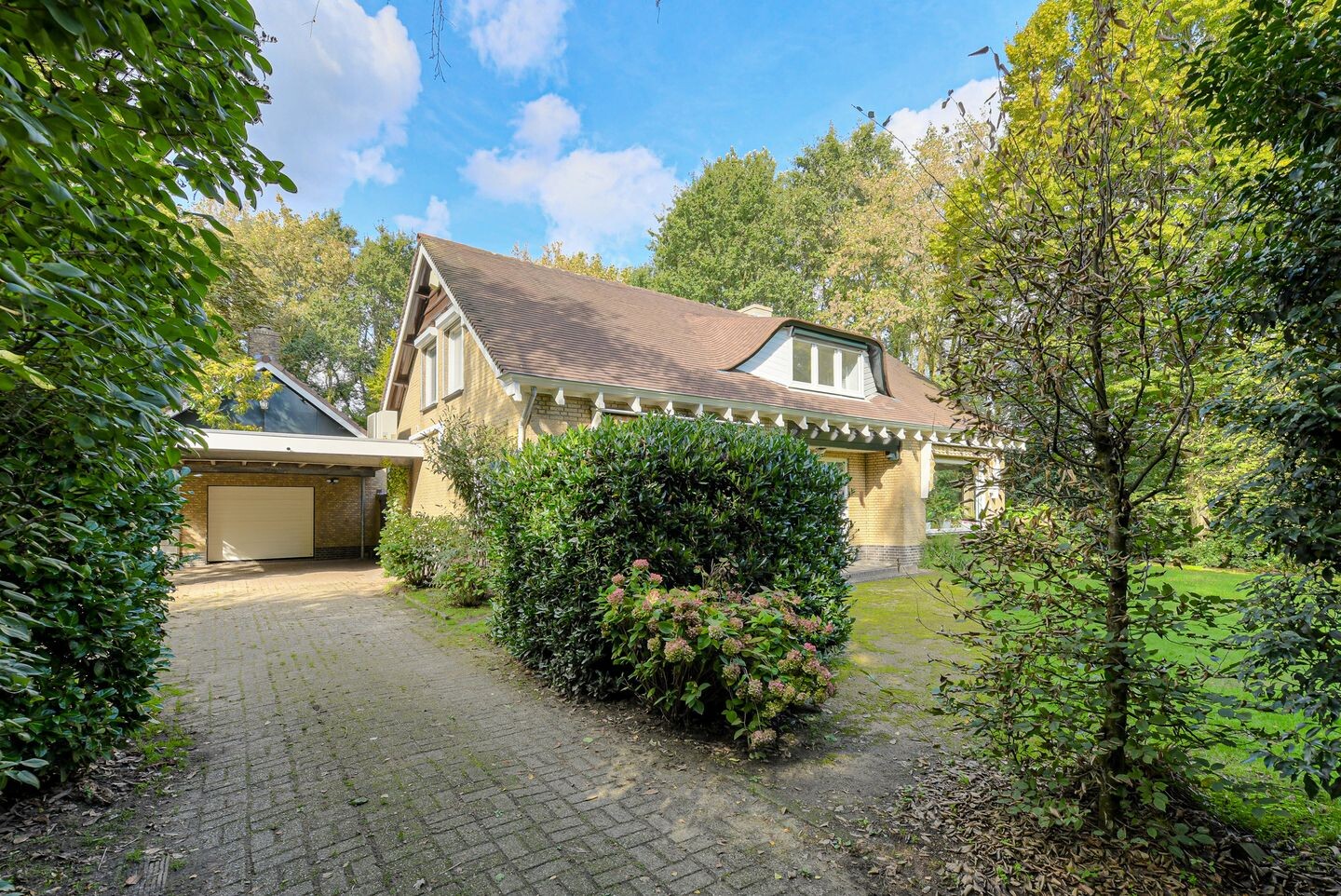 Vrijstaande woning te koop: Lage Aard 14, Bavel