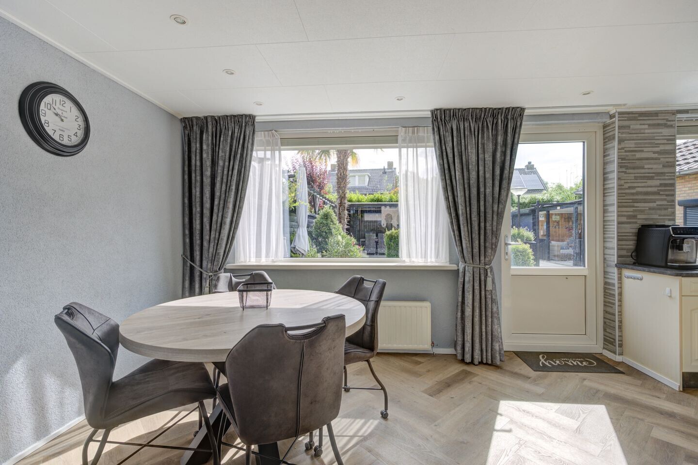 Twee-onder-één-kap te koop: Baai 21, Etten-Leur
