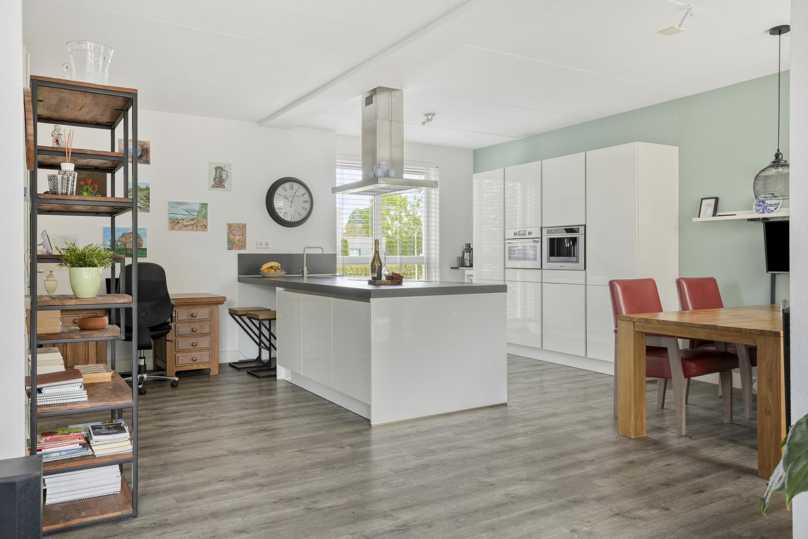 Hoekwoning te koop: Muldersweg 156, Etten-Leur