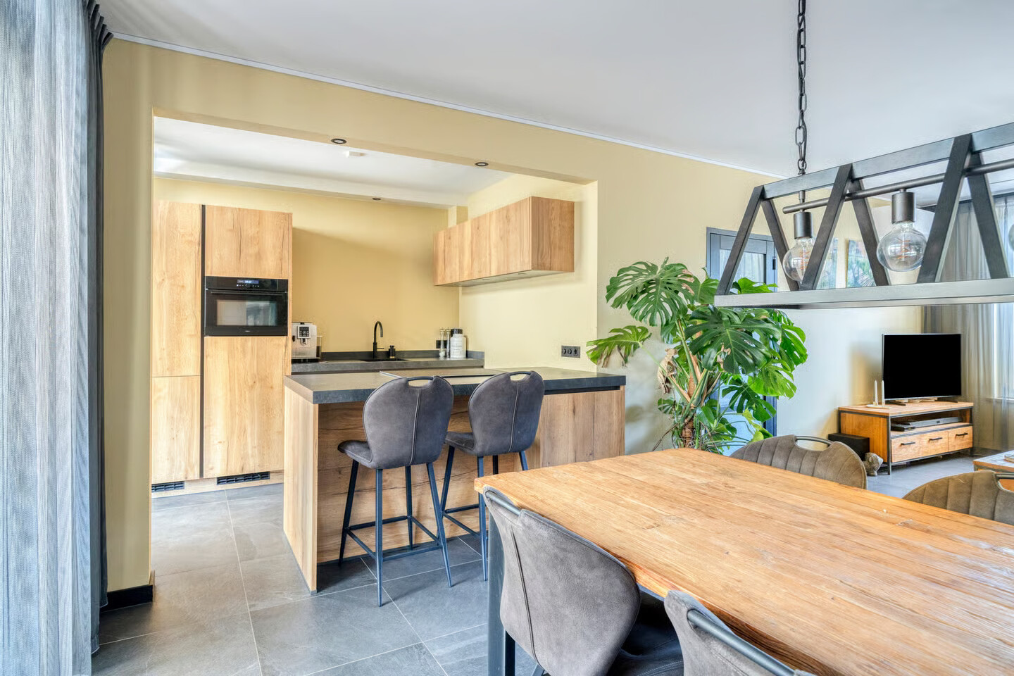 Tussenwoning te koop: Laurierhof 75, Etten-Leur