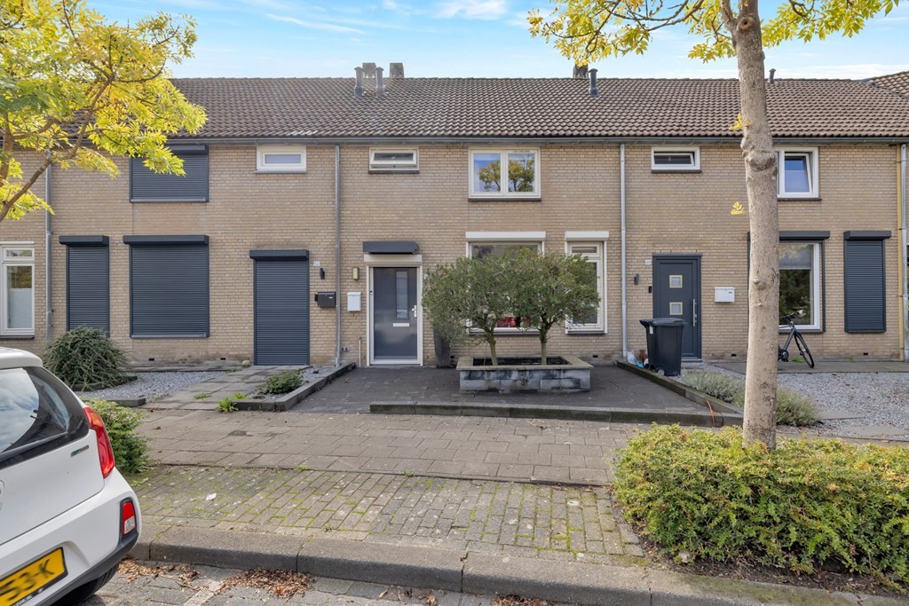 Tussenwoning te koop: Roerdomp 50, Etten-Leur
