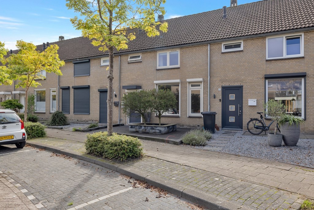 Tussenwoning te koop: Roerdomp 50, Etten-Leur
