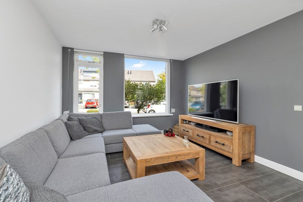 Tussenwoning te koop: Roerdomp 50, Etten-Leur