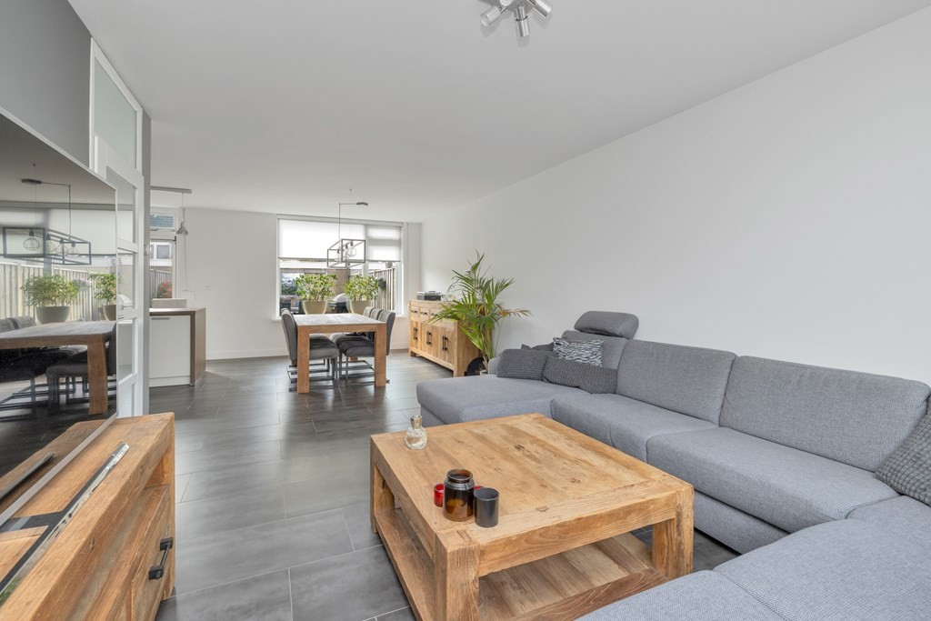 Tussenwoning te koop: Roerdomp 50, Etten-Leur