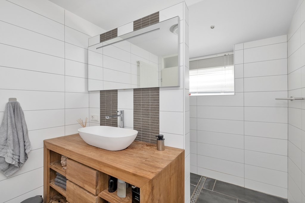 Tussenwoning te koop: Roerdomp 50, Etten-Leur