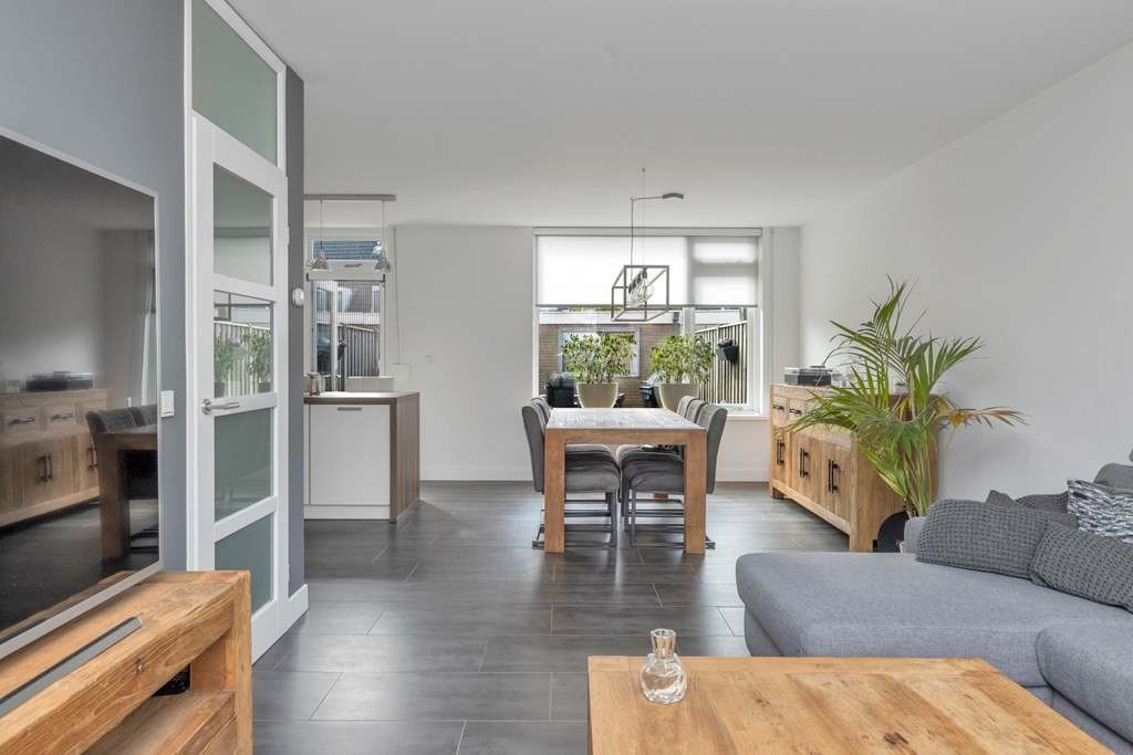 Tussenwoning te koop: Roerdomp 50, Etten-Leur