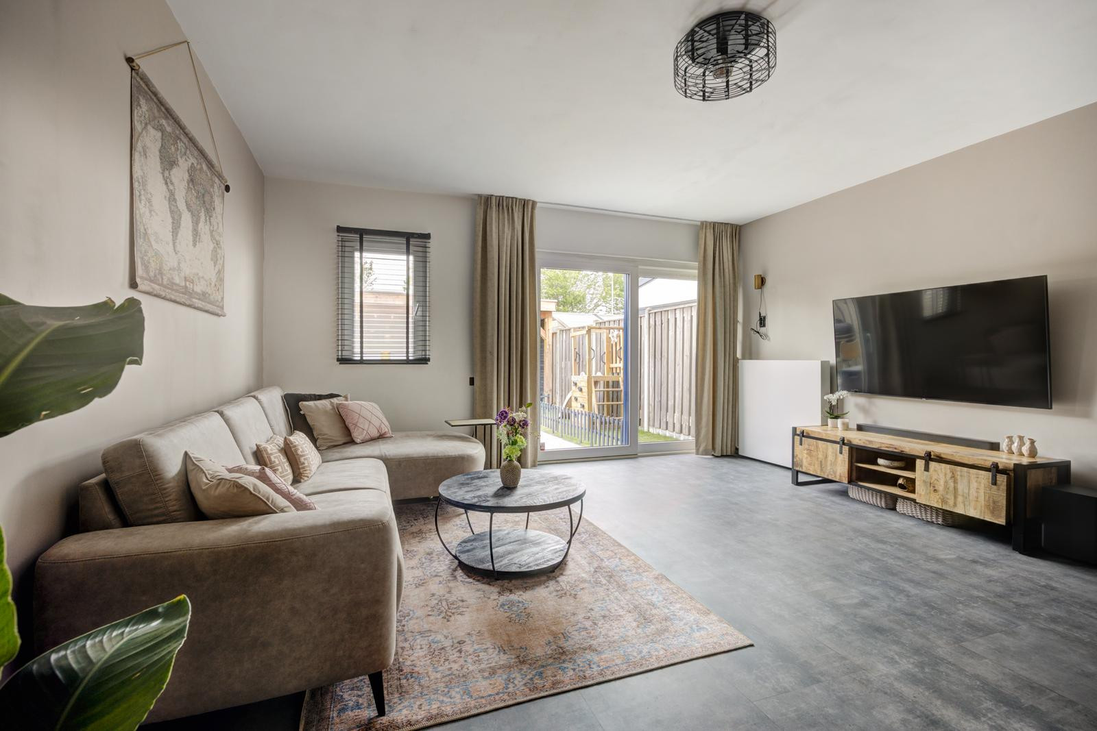 Tussenwoning te koop: Beiaard 150, Etten-Leur