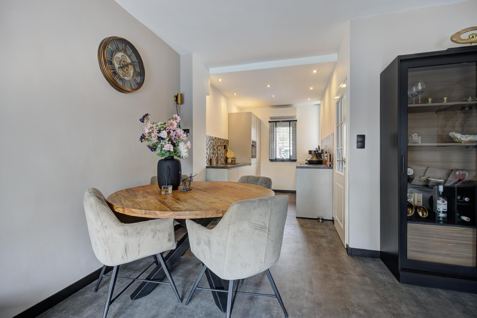 Tussenwoning te koop: Beiaard 150, Etten-Leur