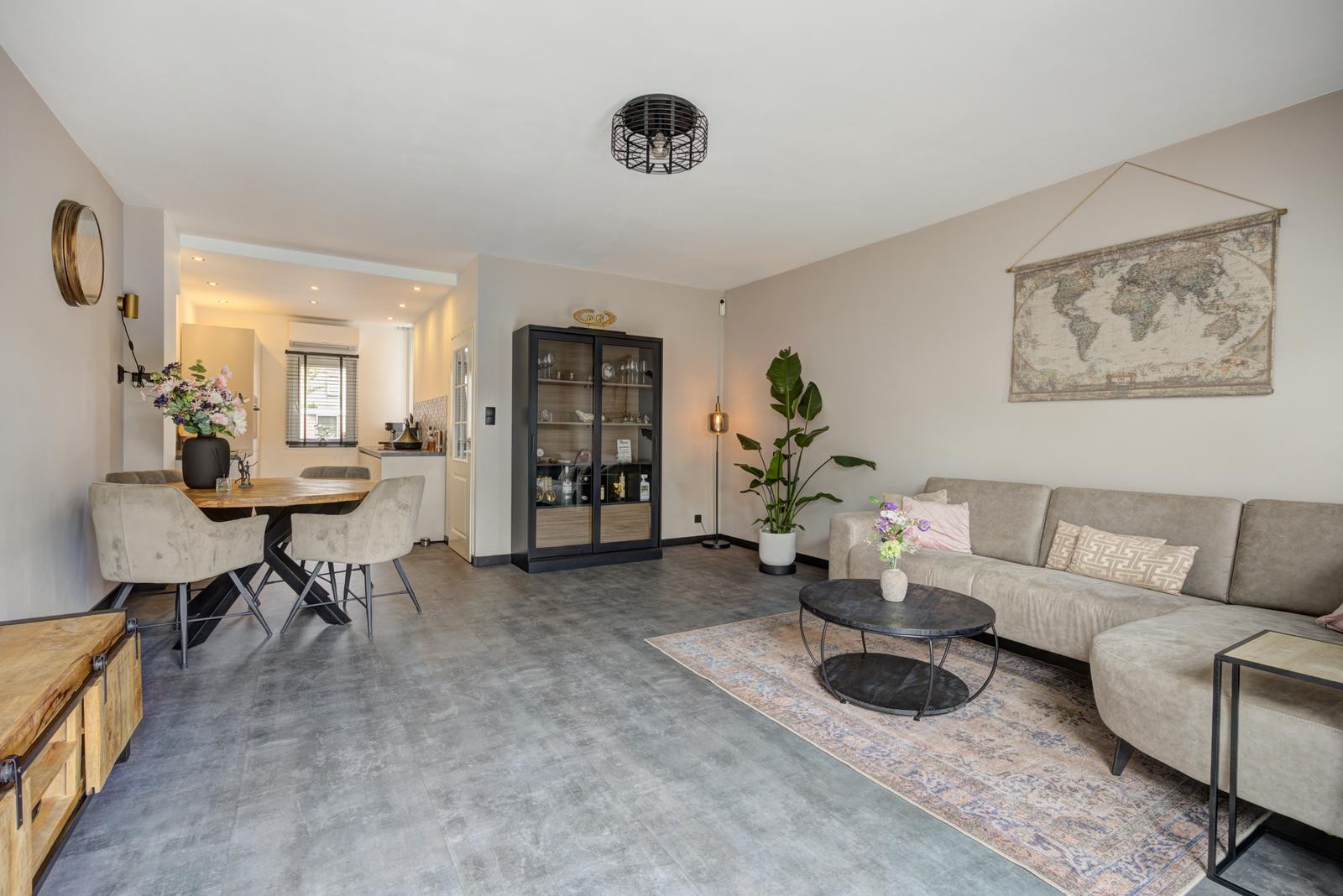 Tussenwoning te koop: Beiaard 150, Etten-Leur