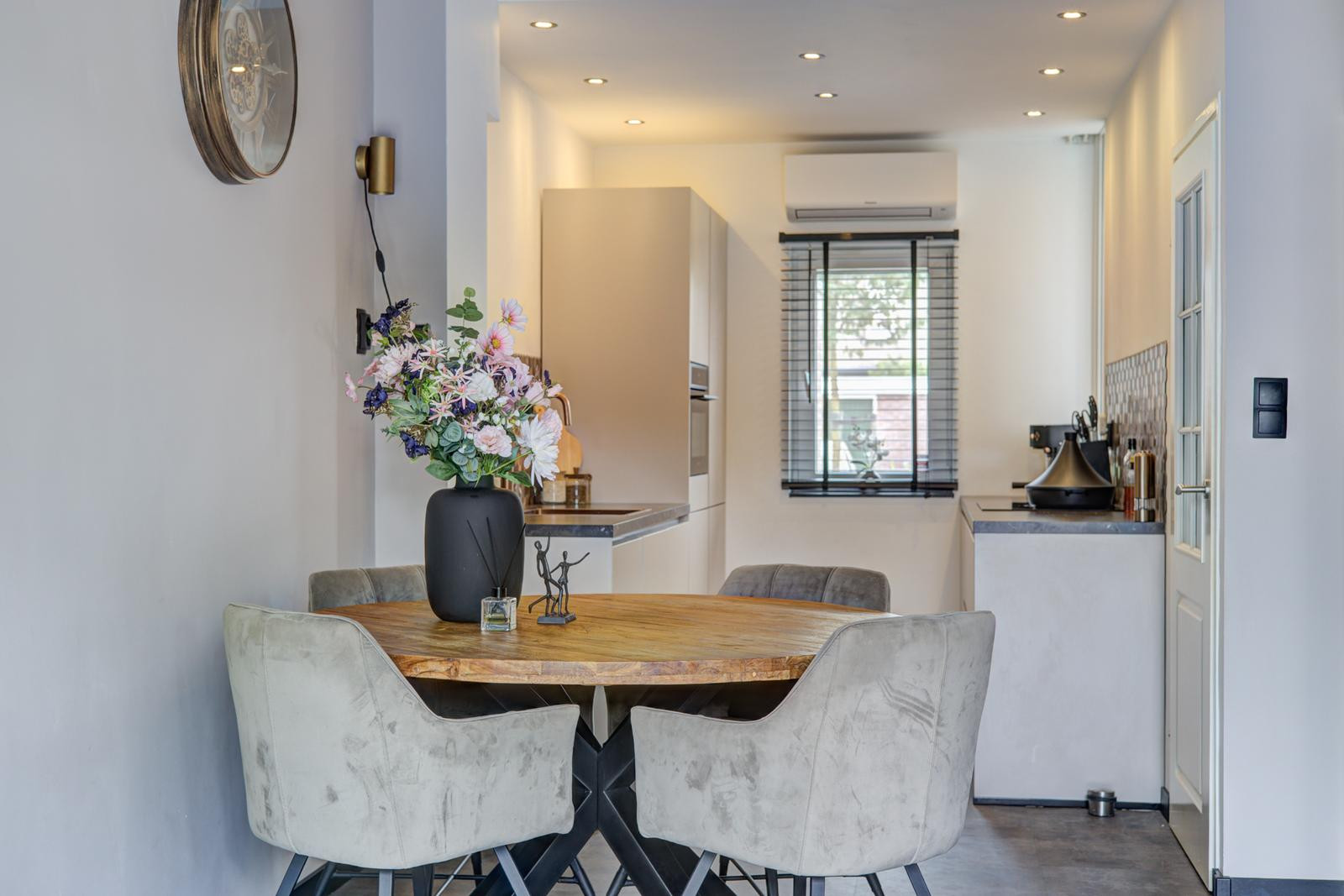 Tussenwoning te koop: Beiaard 150, Etten-Leur