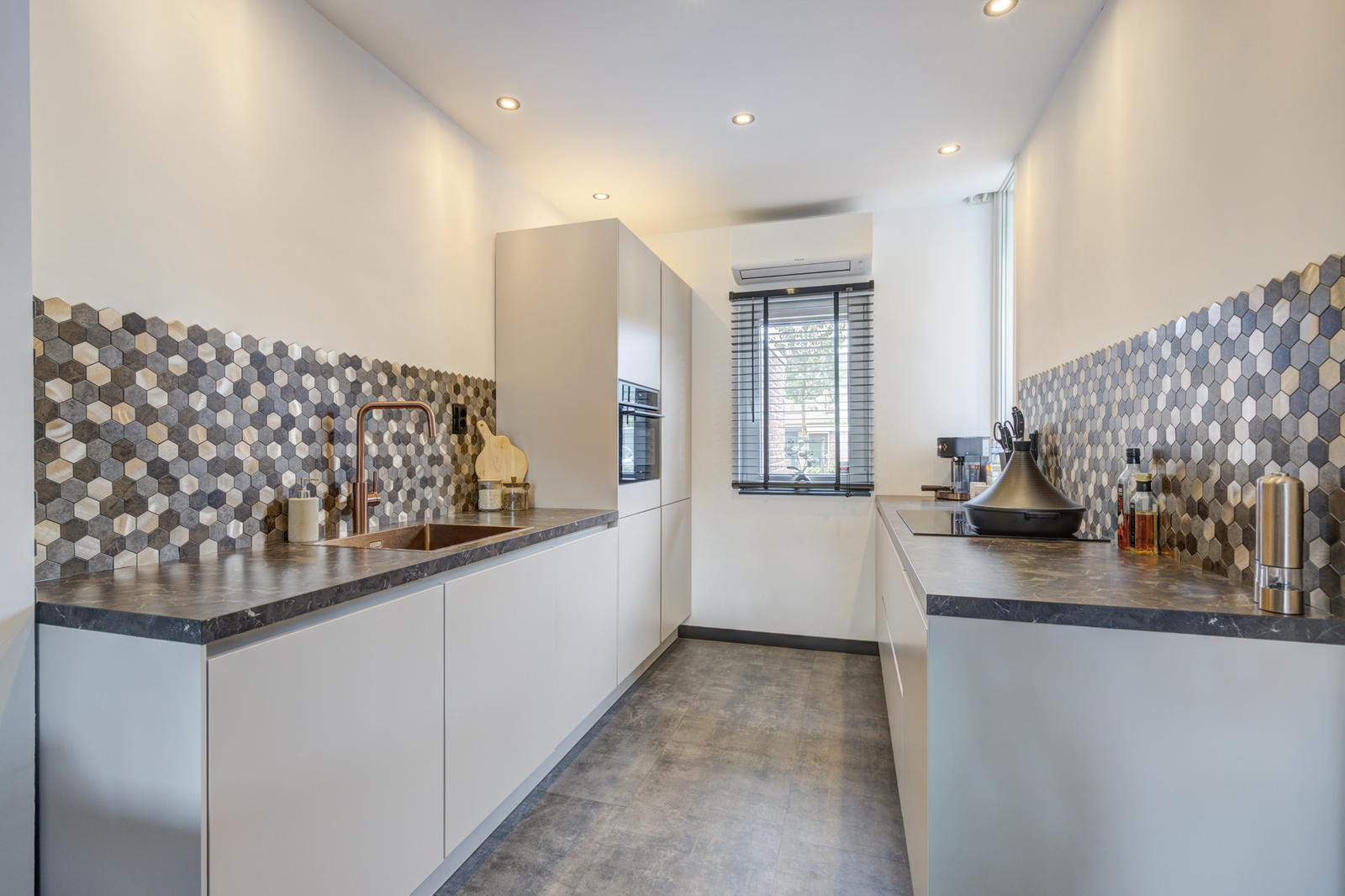 Tussenwoning te koop: Beiaard 150, Etten-Leur