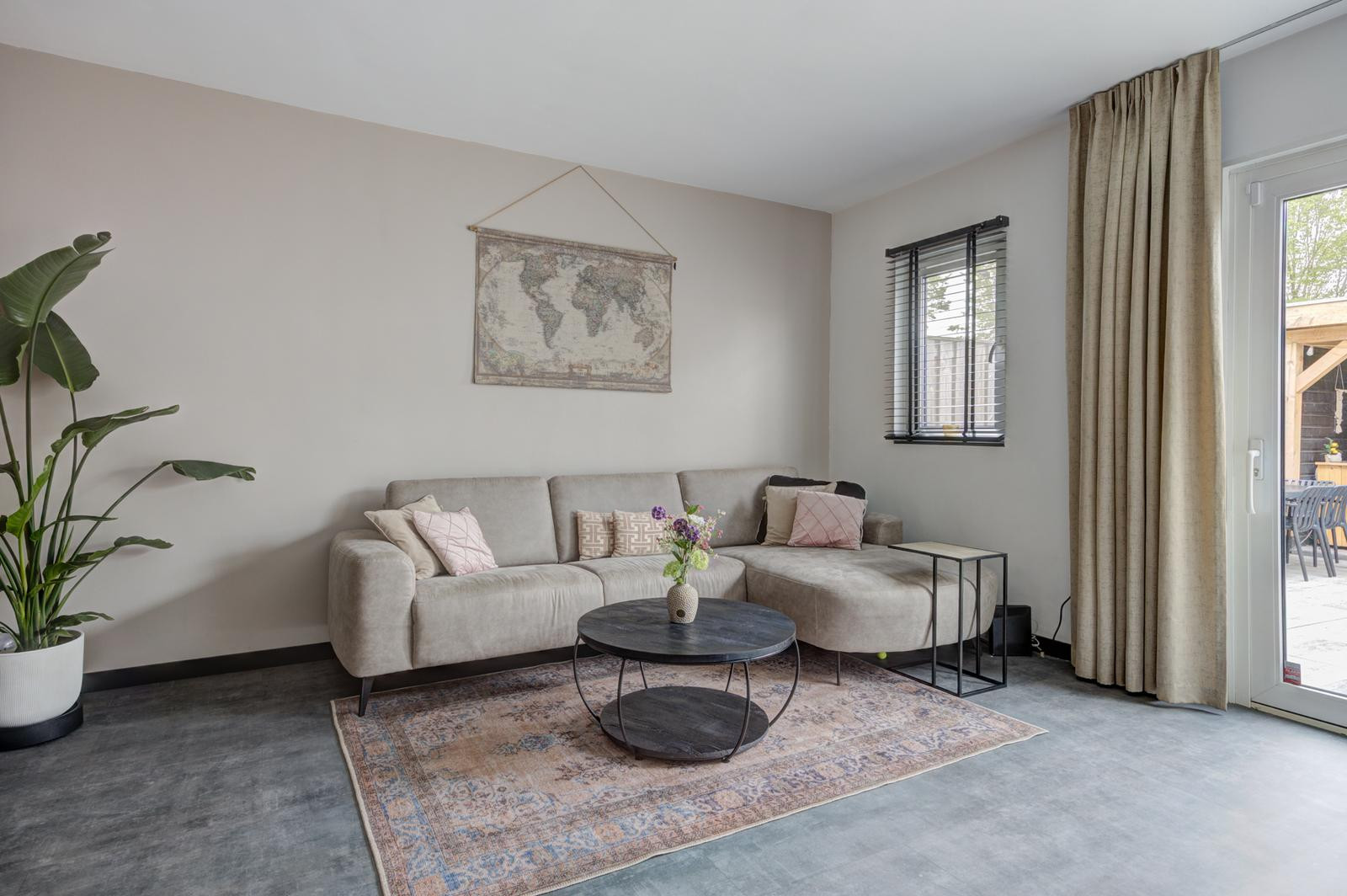 Tussenwoning te koop: Beiaard 150, Etten-Leur