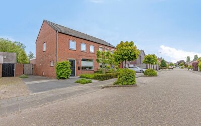 Esdoornstraat 13