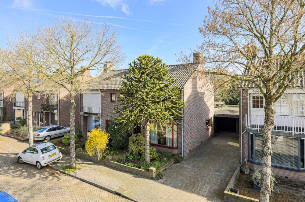 Twee-onder-één-kap te koop: Proostenweg 15, Oosterhout