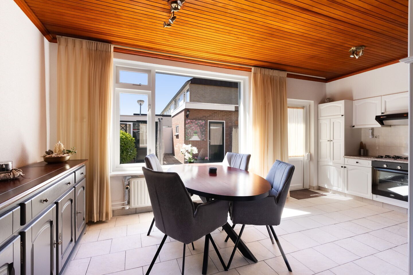 Tussenwoning te koop: Mgr. Frenckenstraat 9, Oosterhout