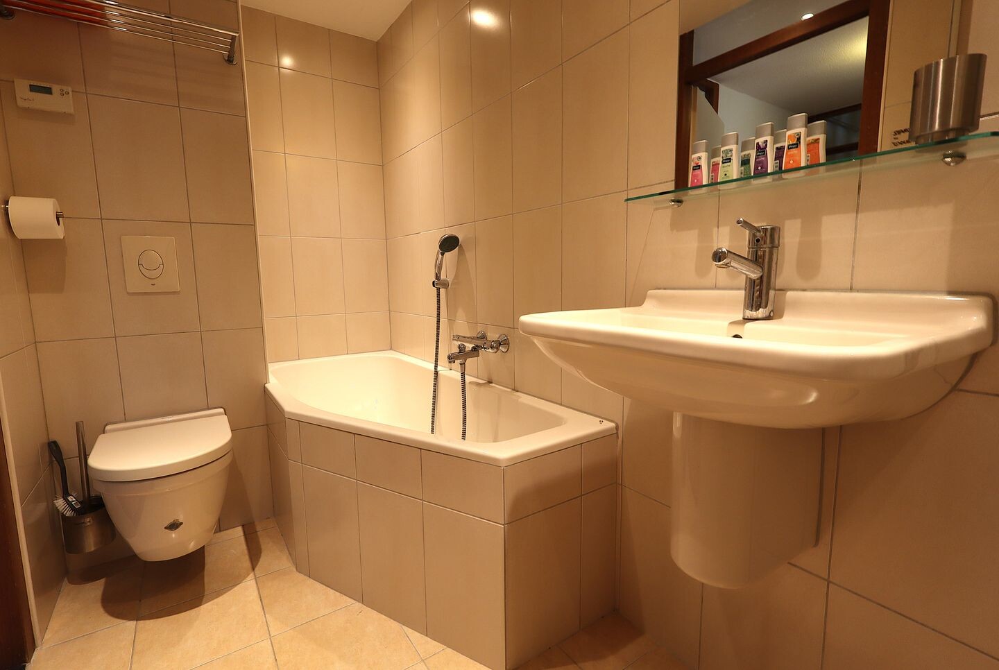 Tussenwoning te koop: Basielhof 14, Oosterhout