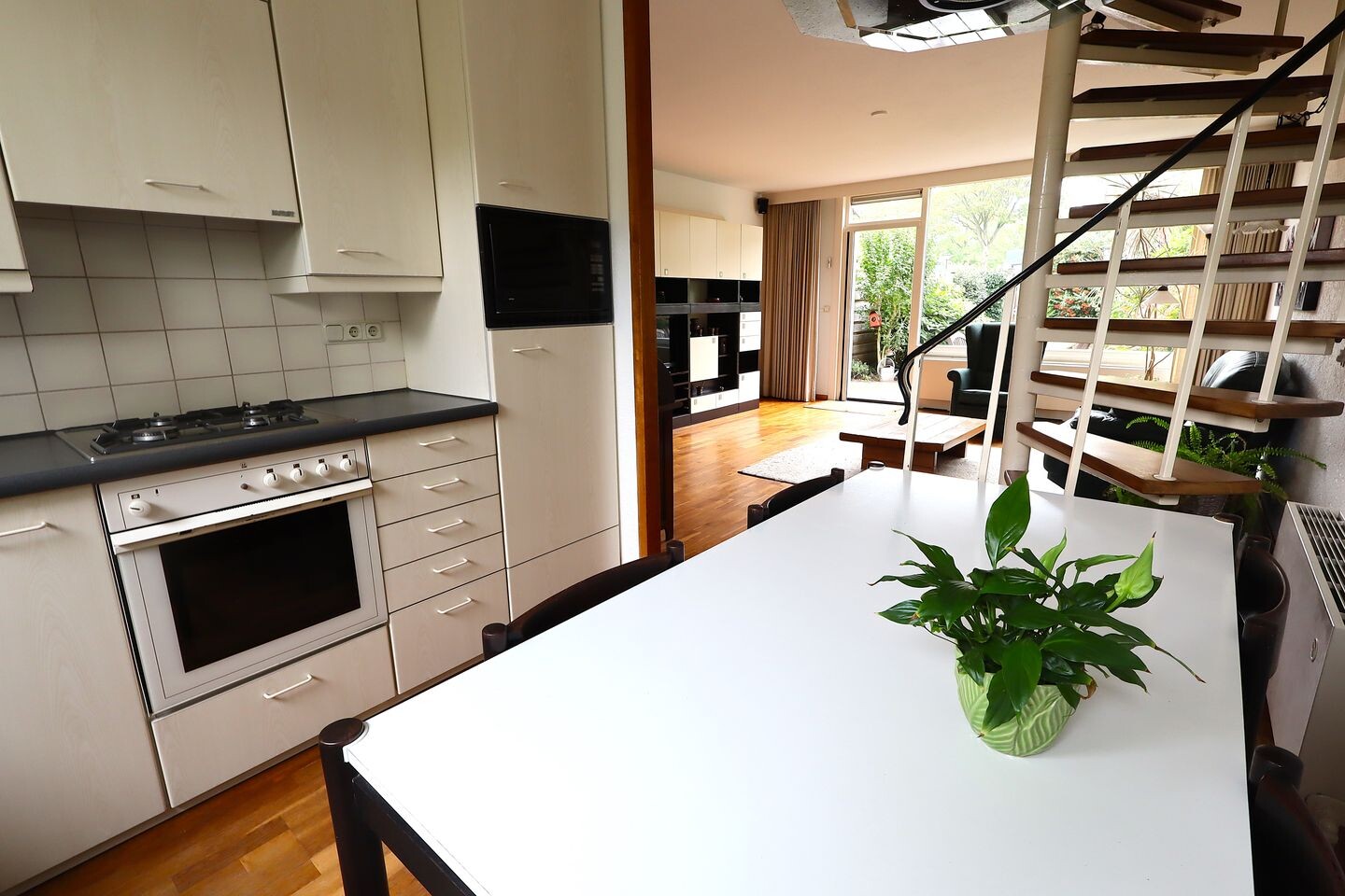 Tussenwoning te koop: Basielhof 14, Oosterhout