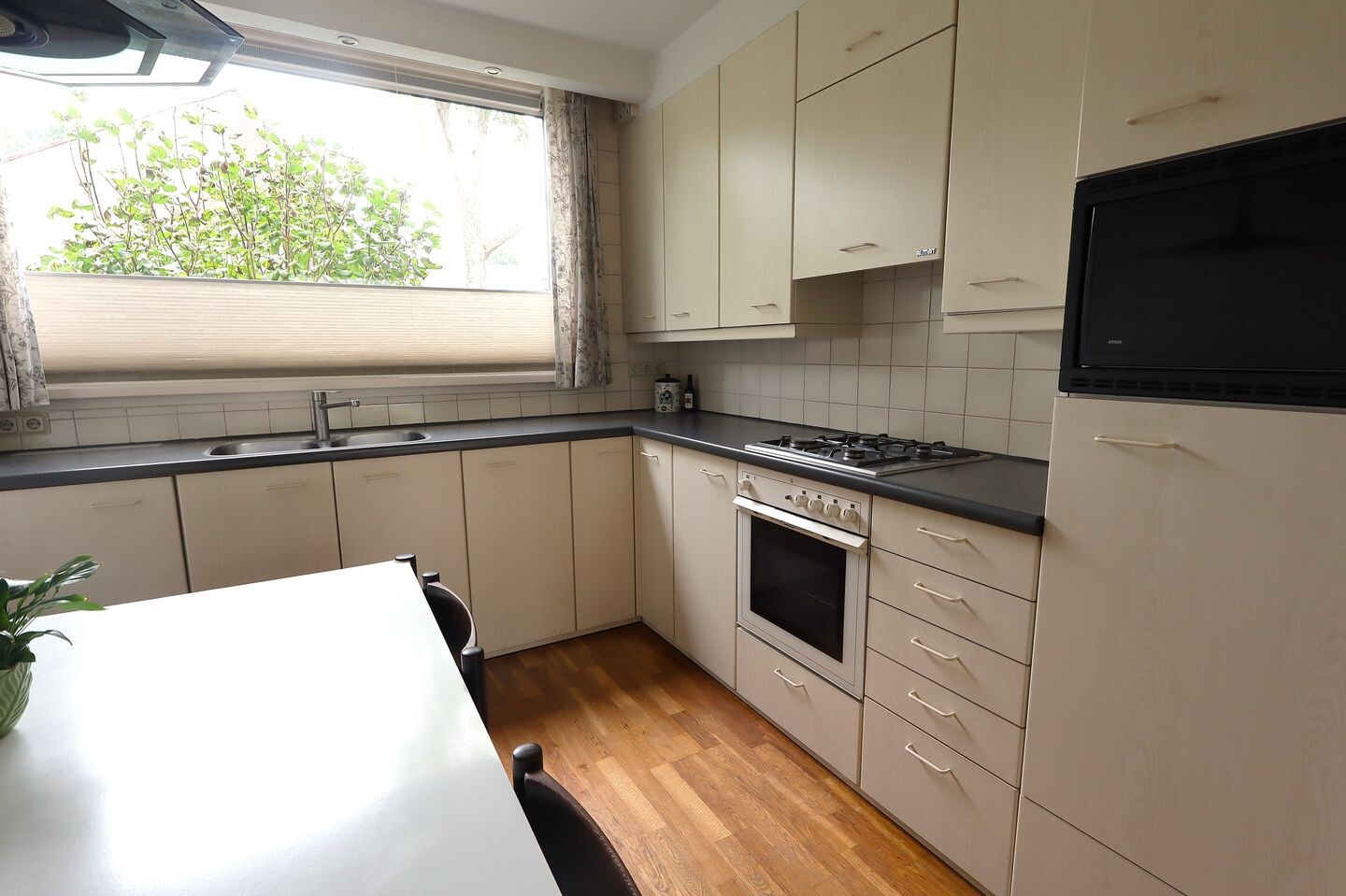 Tussenwoning te koop: Basielhof 14, Oosterhout