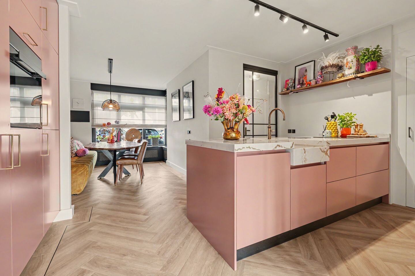 Tussenwoning te koop: Middelmeede 22, Made