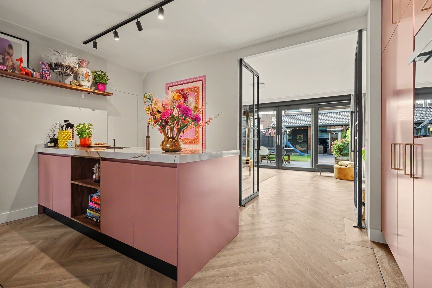 Tussenwoning te koop: Middelmeede 22, Made
