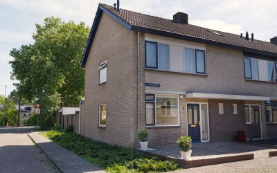 Van de Zwaluwestraat 1
