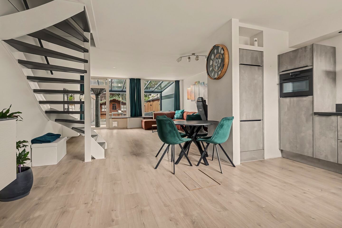 Tussenwoning te koop: Rijvoortshoef 260, Raamsdonksveer