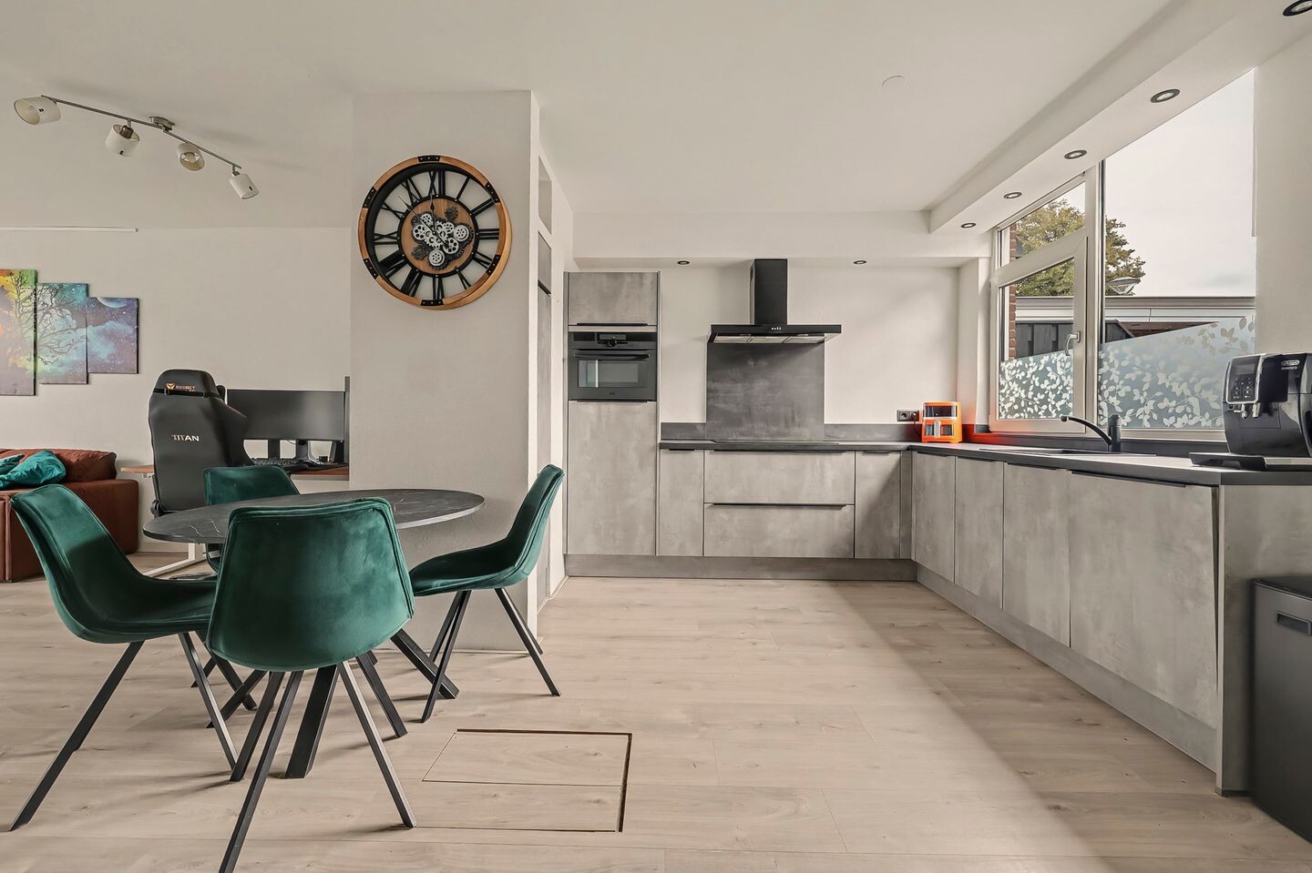 Tussenwoning te koop: Rijvoortshoef 260, Raamsdonksveer