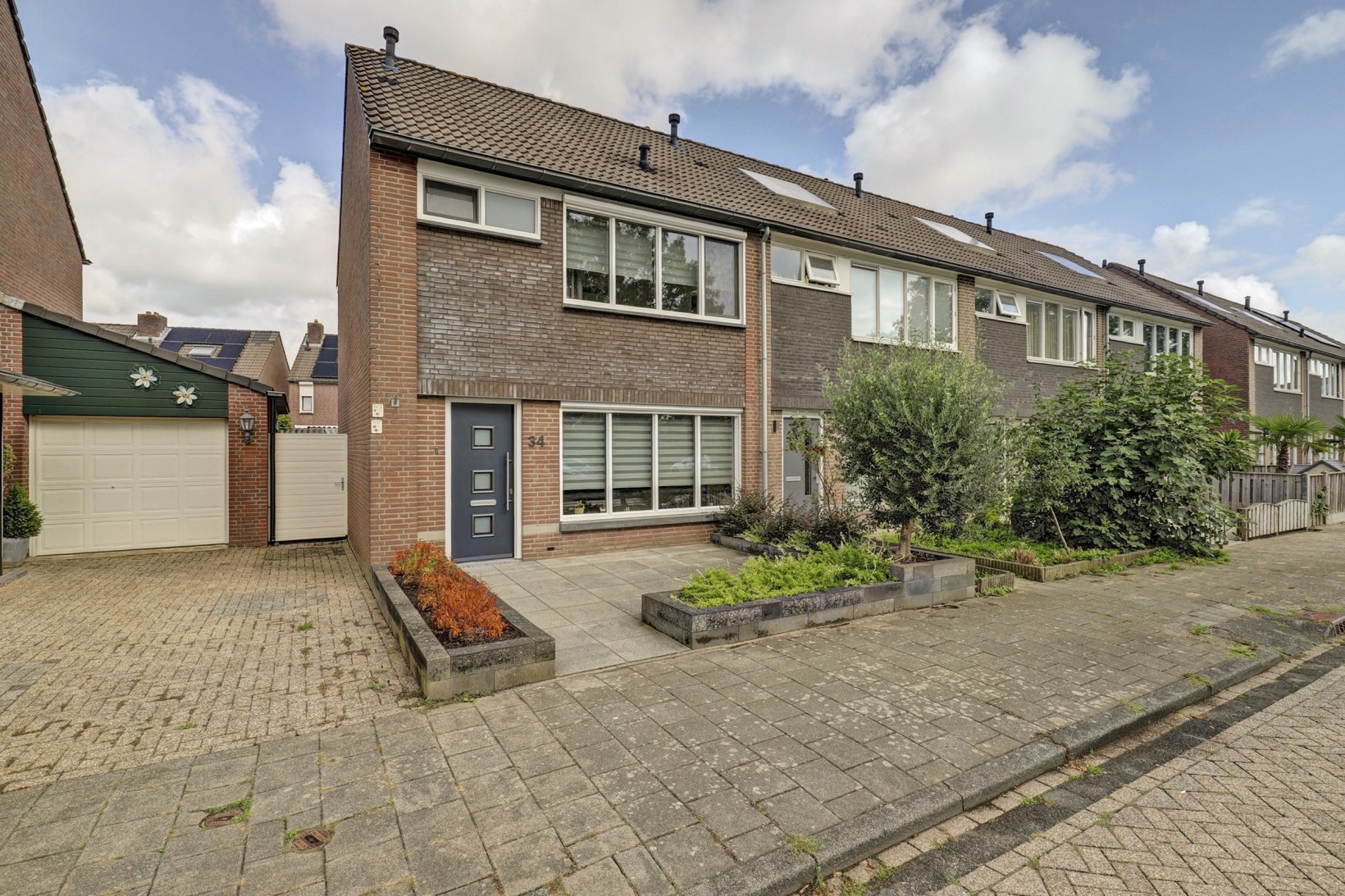 Hoekwoning te koop: Burgemeester Krijgsmangeerde 34, Raamsdonksveer