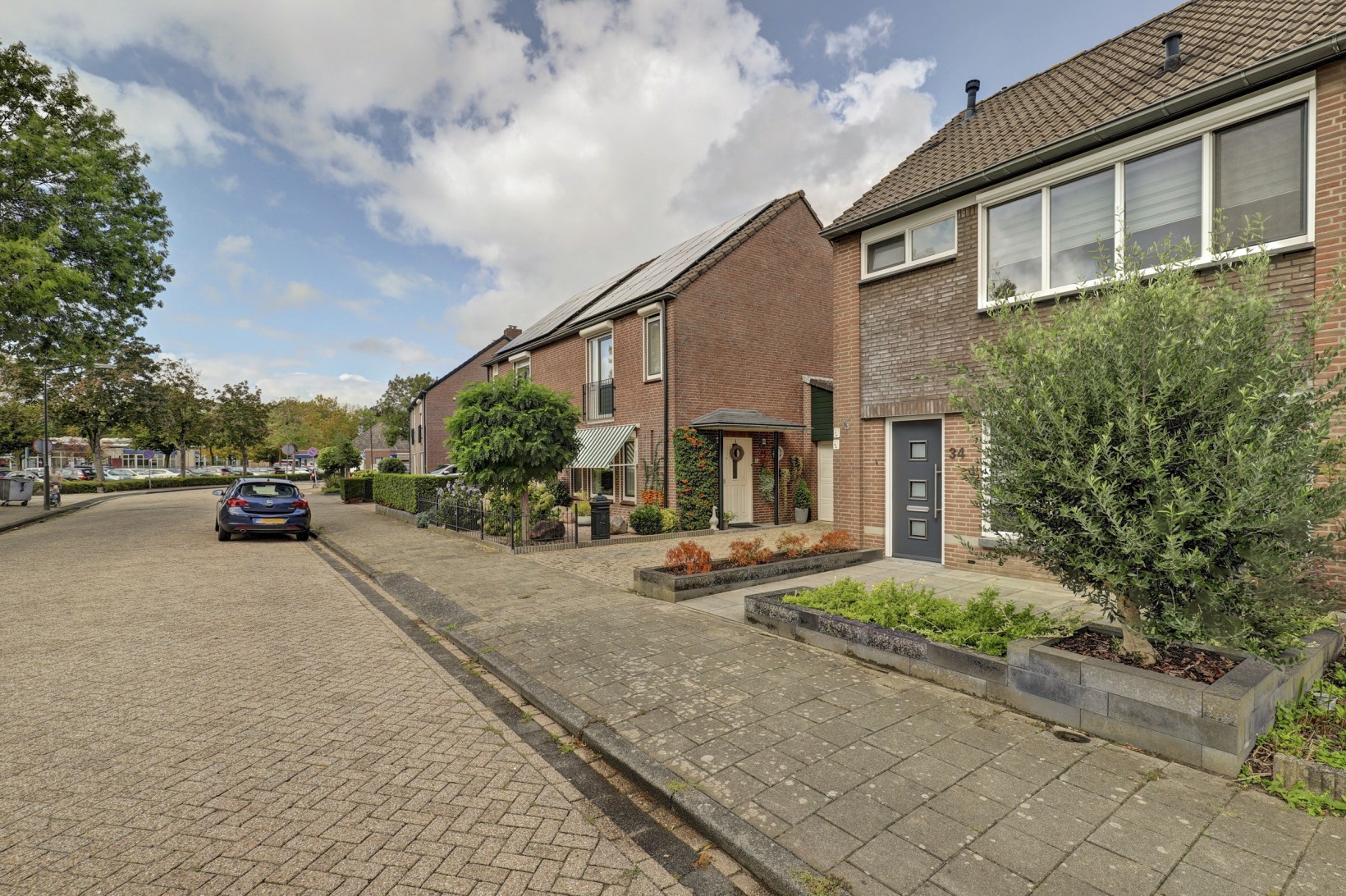 Hoekwoning te koop: Burgemeester Krijgsmangeerde 34, Raamsdonksveer