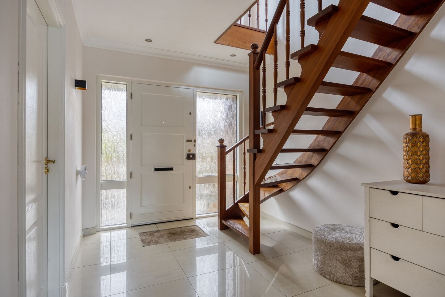 Tussenwoning te koop: Lindonklaan 37, Raamsdonksveer