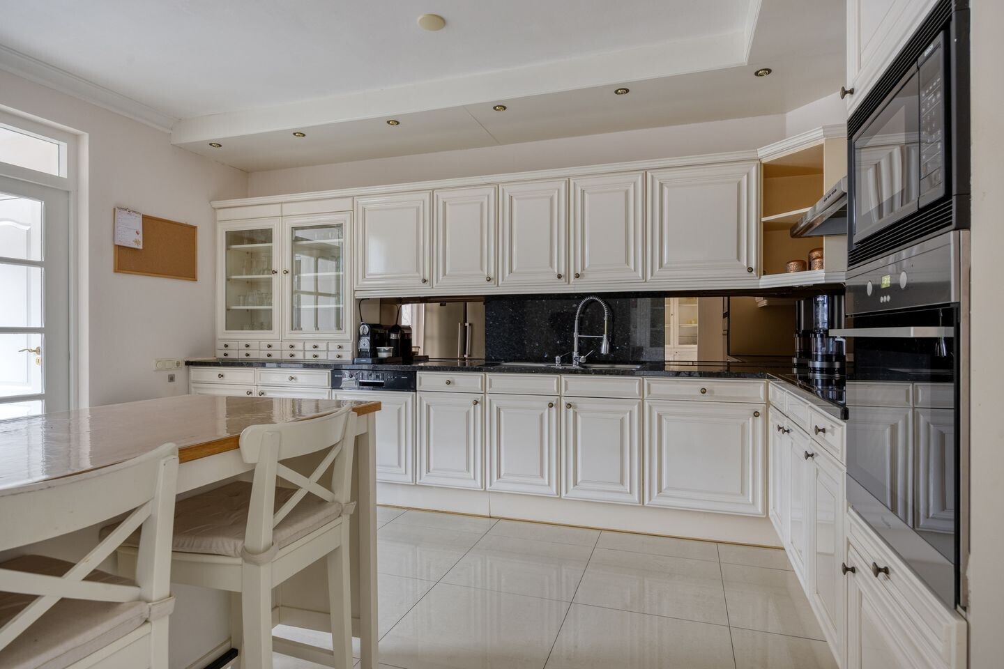 Tussenwoning te koop: Lindonklaan 37, Raamsdonksveer