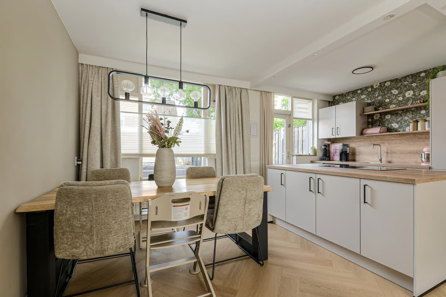 Hoekwoning te koop: Vossendonk 2, Raamsdonksveer