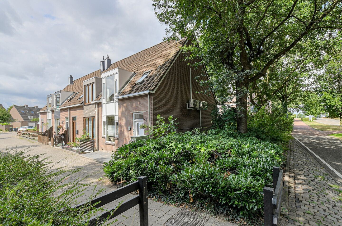 Hoekwoning te koop: Vossendonk 2, Raamsdonksveer