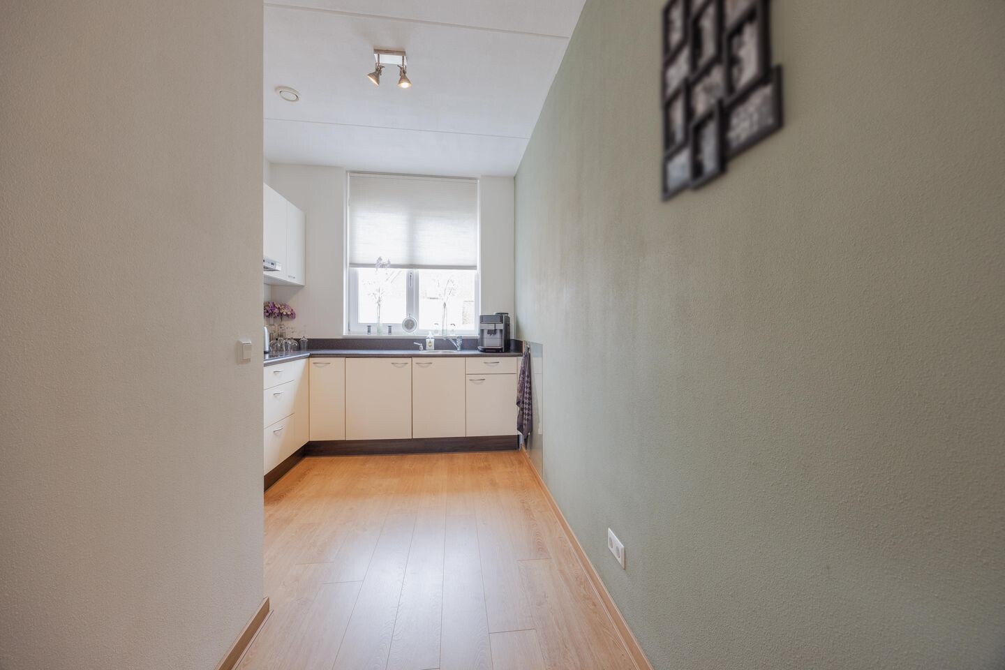 Tussenwoning te koop: Burg. Moonshof 38, Raamsdonk
