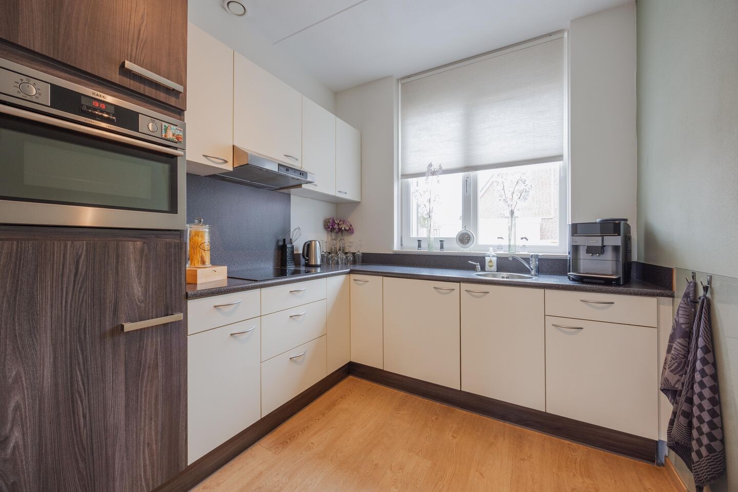 Tussenwoning te koop: Burg. Moonshof 38, Raamsdonk