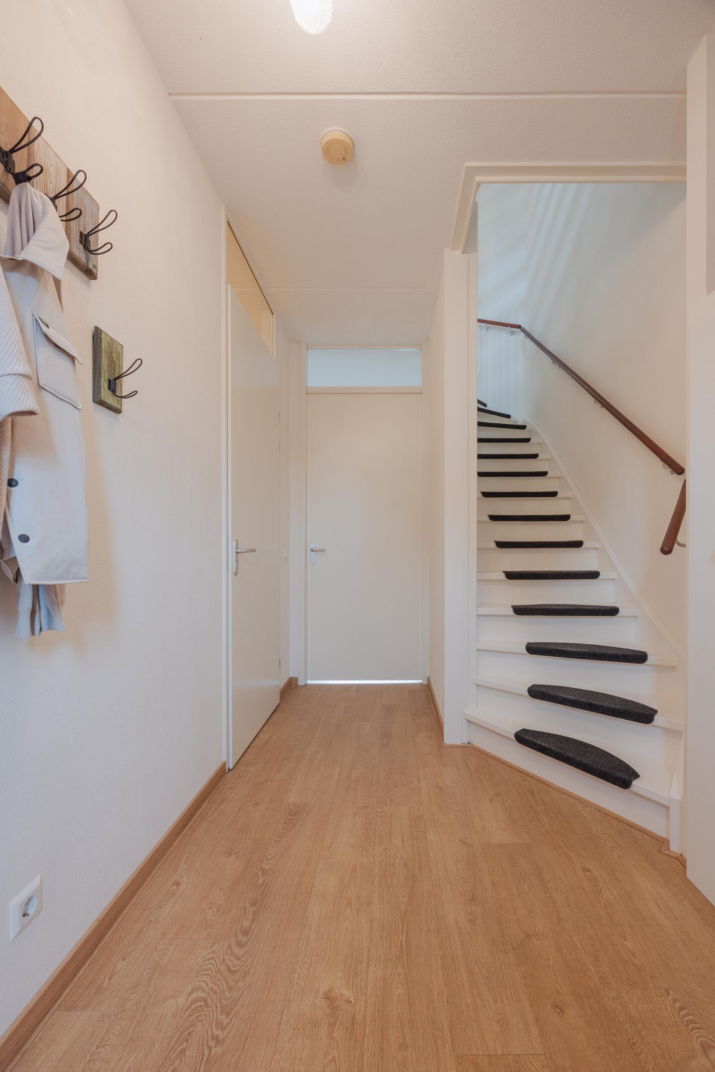 Tussenwoning te koop: Burg. Moonshof 38, Raamsdonk